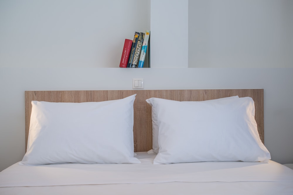 SpotApart Residences 11