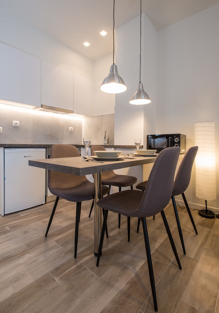SpotApart Residences 24