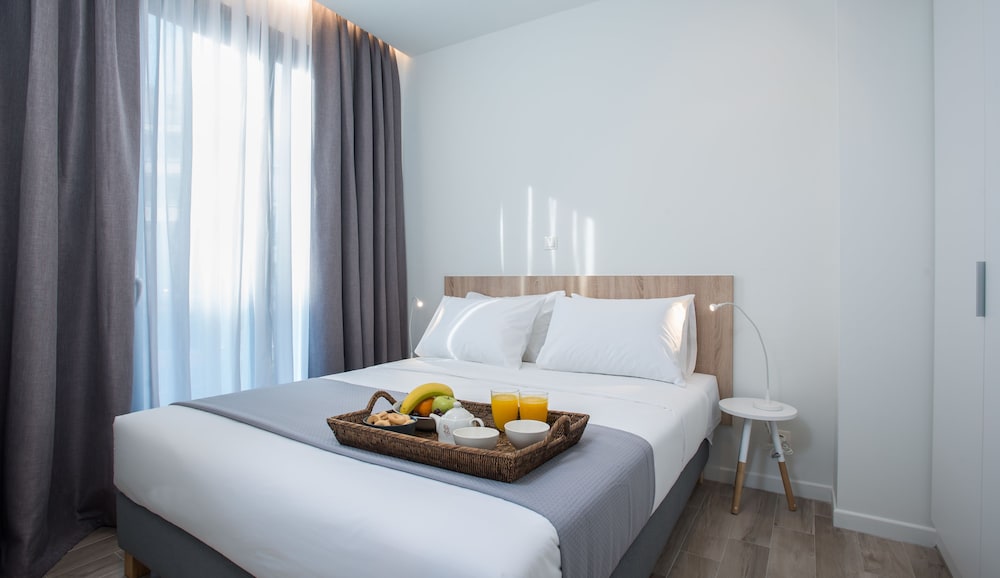 SpotApart Residences 14