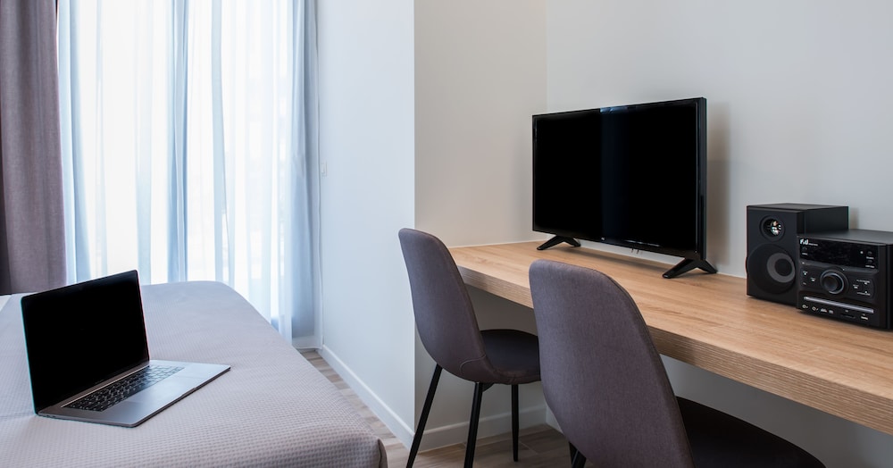 SpotApart Residences 5