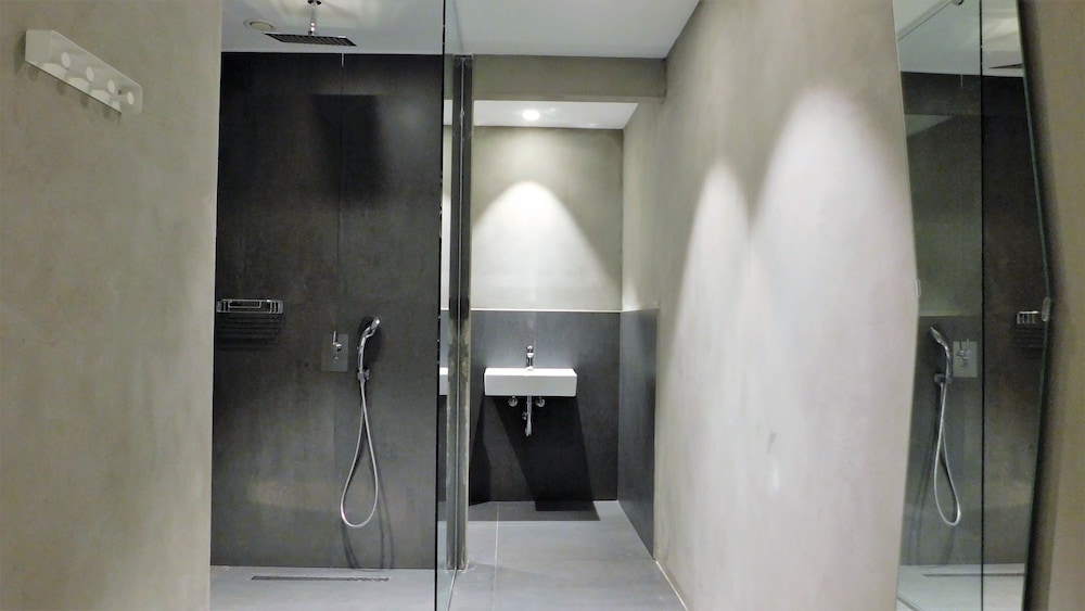 101 Adrianou Luxury Urban Stay 24