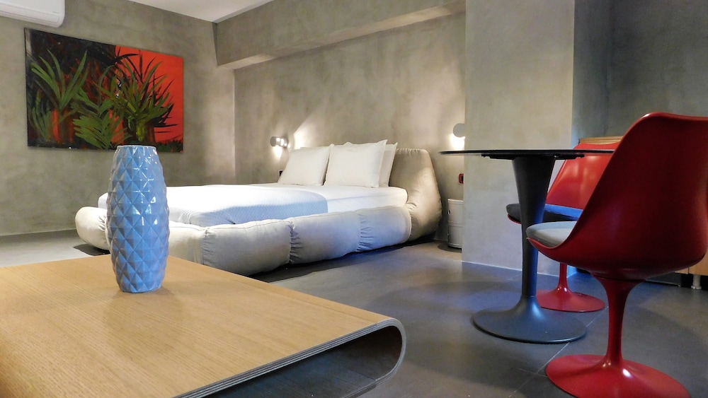 101 Adrianou Luxury Urban Stay 18