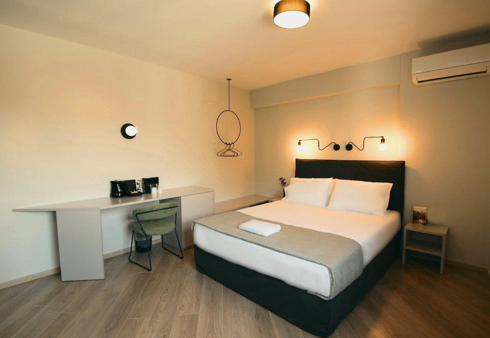 BED in Athens 14