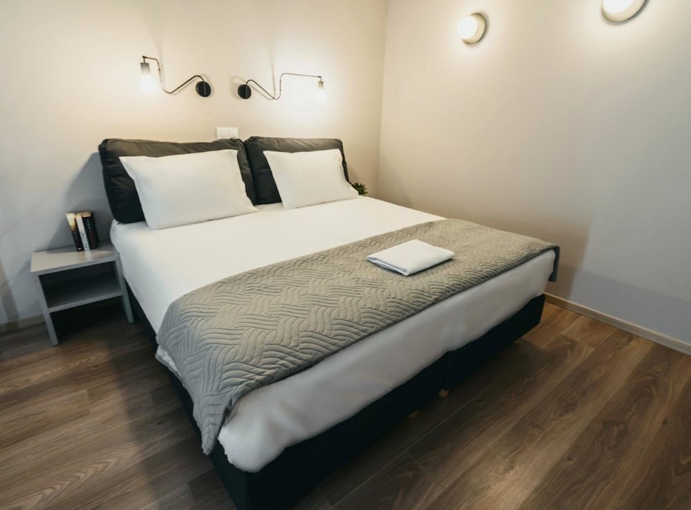BED in Athens 13