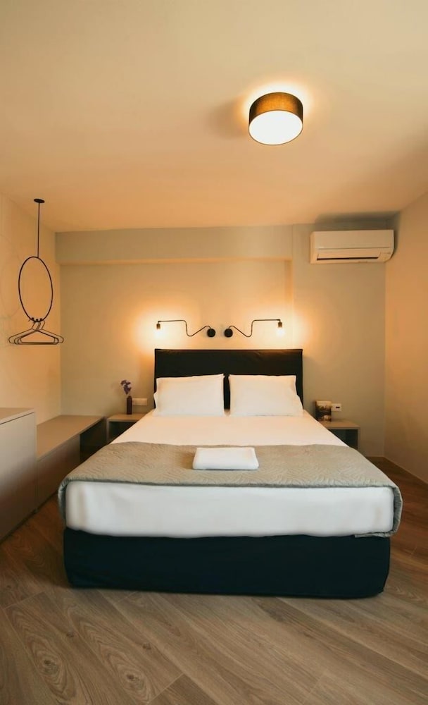 BED in Athens 23