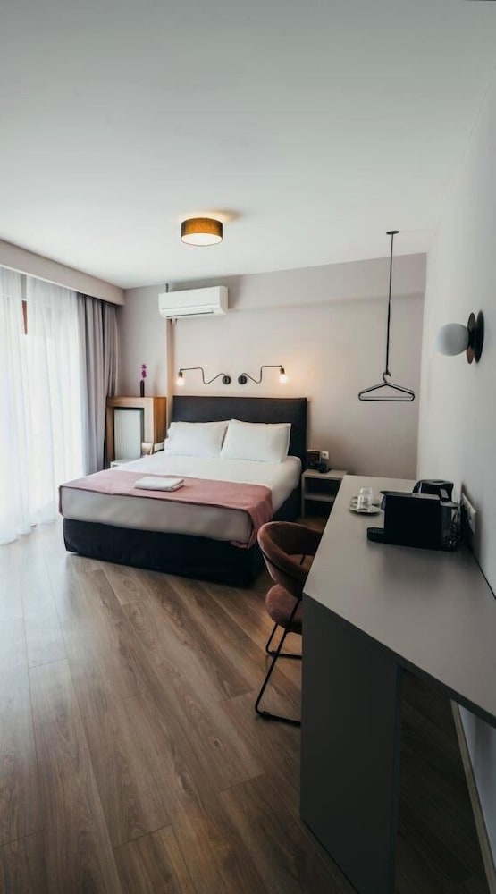 BED in Athens 24
