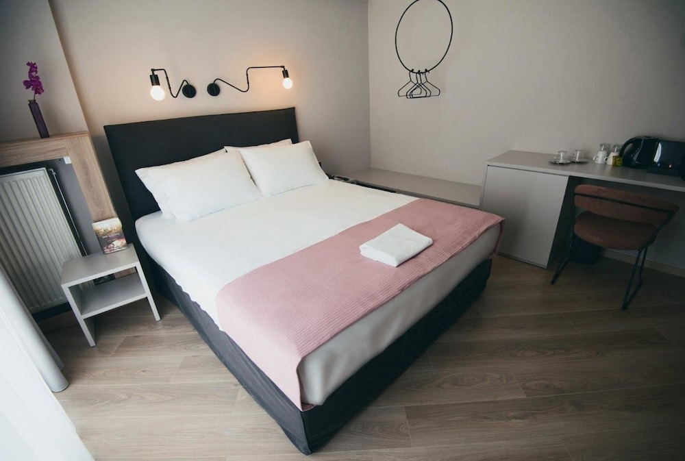 BED in Athens 16