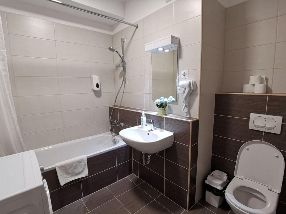 Corvin Holiday Apartments Hotel 3