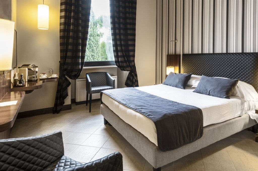 TH Roma - Carpegna Palace 4