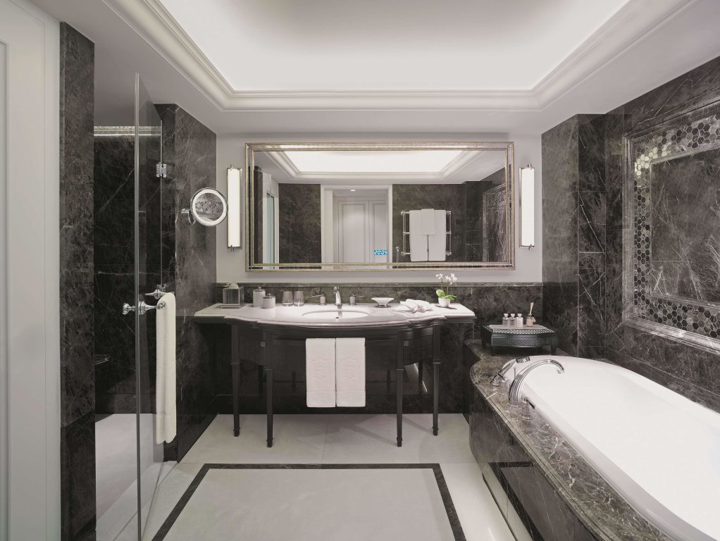 Shangri-La Bosphorus, Istanbul 18