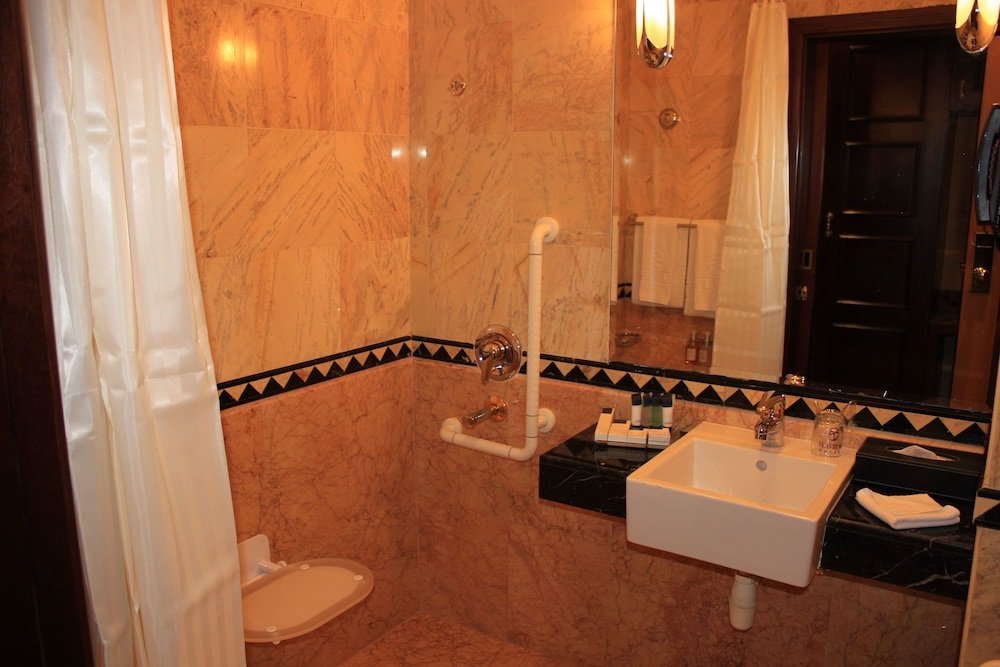 Sea View Hotel 18