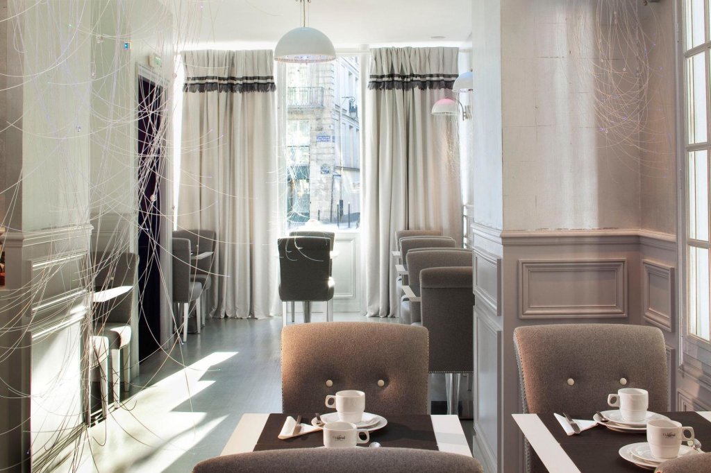 Le Petit Beaumarchais Hotel & Spa 9