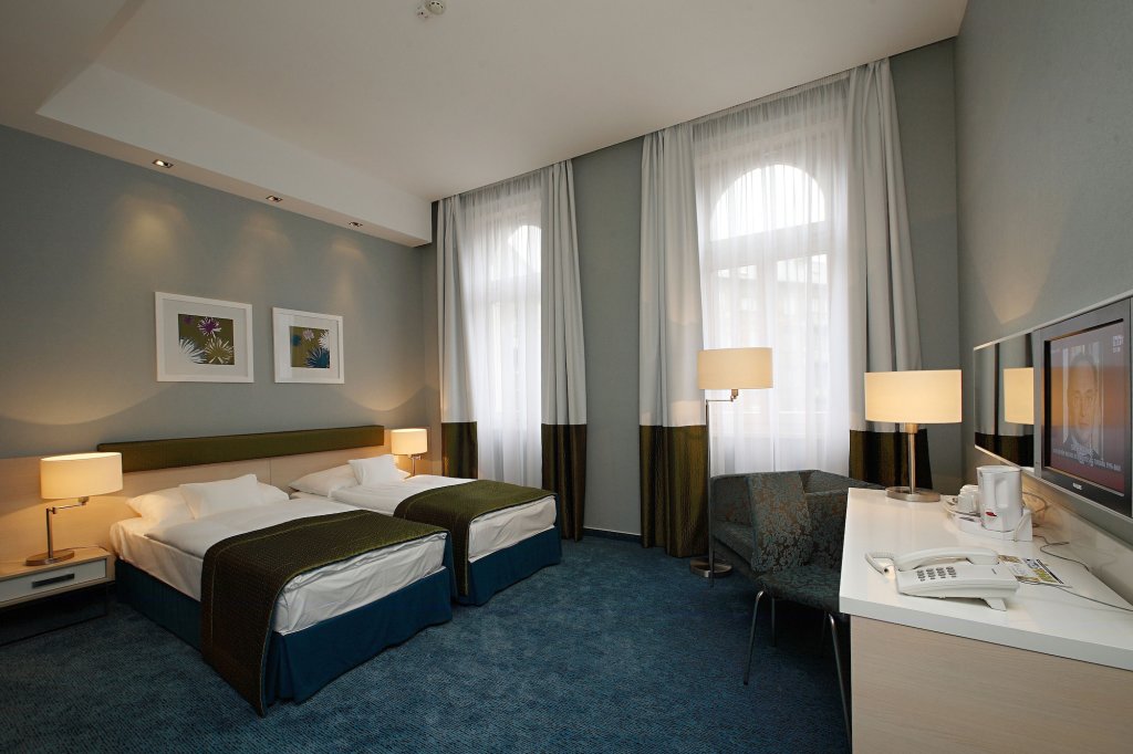 Atrium Fashion Hotel 18