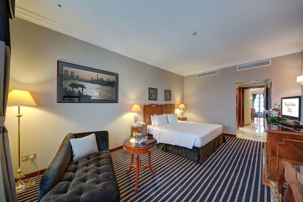 Royal Ascot Hotel 11