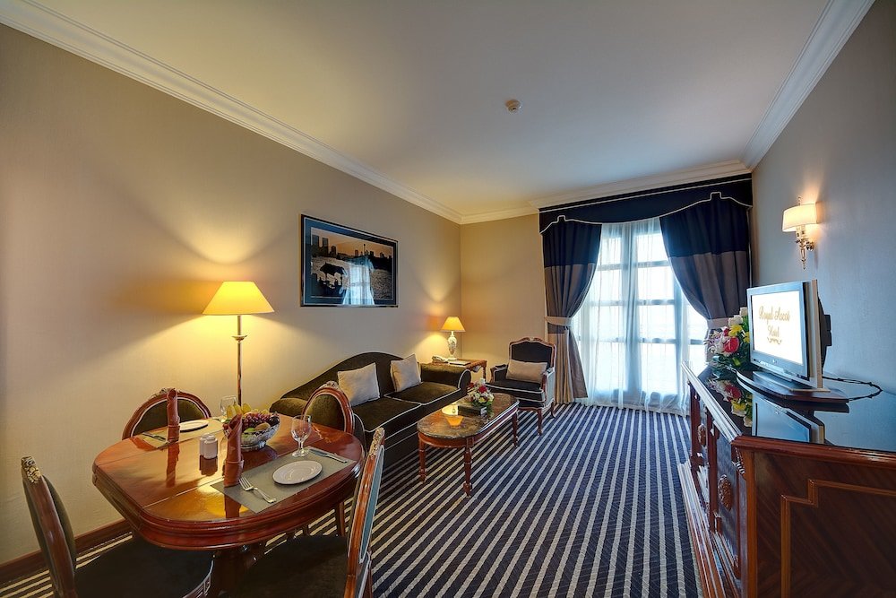 Royal Ascot Hotel 15