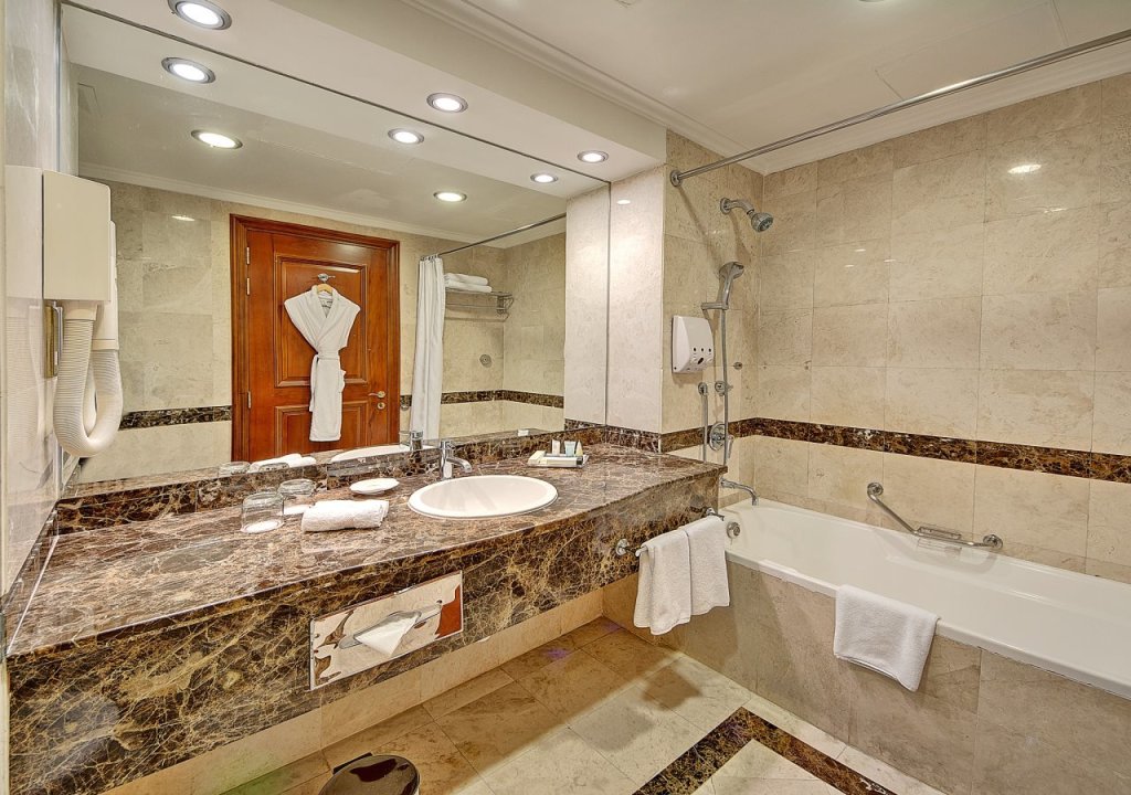 Royal Ascot Hotel 17