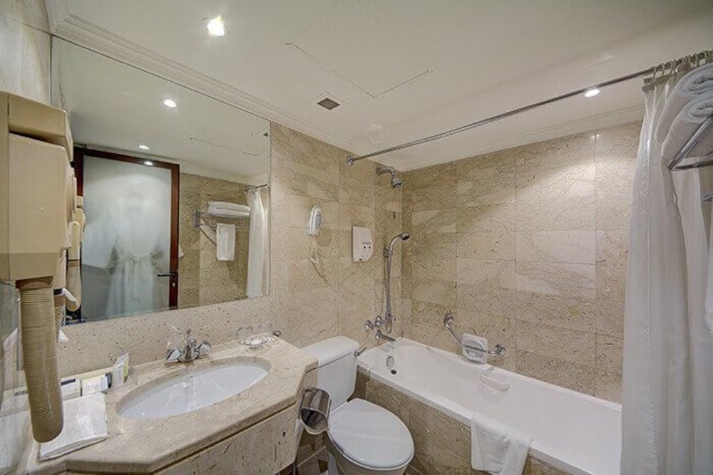 Royal Ascot Hotel 20