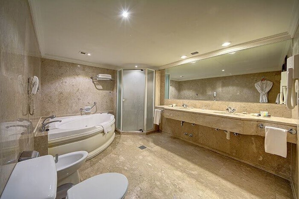 Royal Ascot Hotel 22