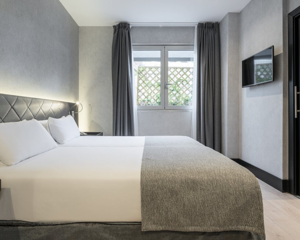 Hotel ILUNION Bel Art 3
