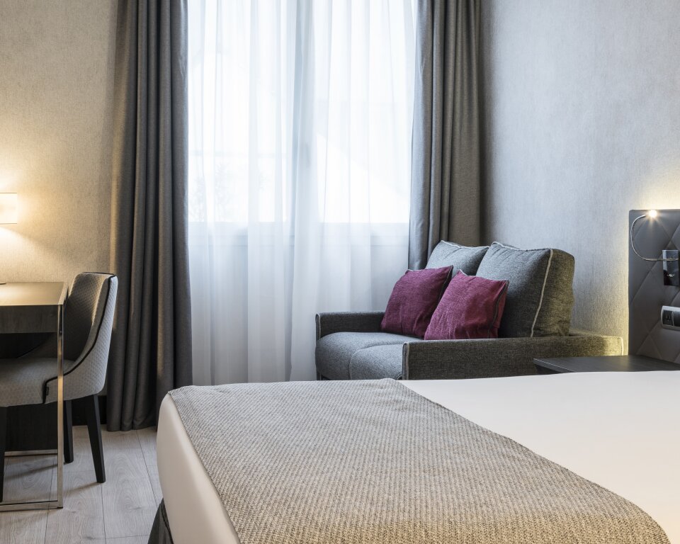 Hotel ILUNION Bel Art 4