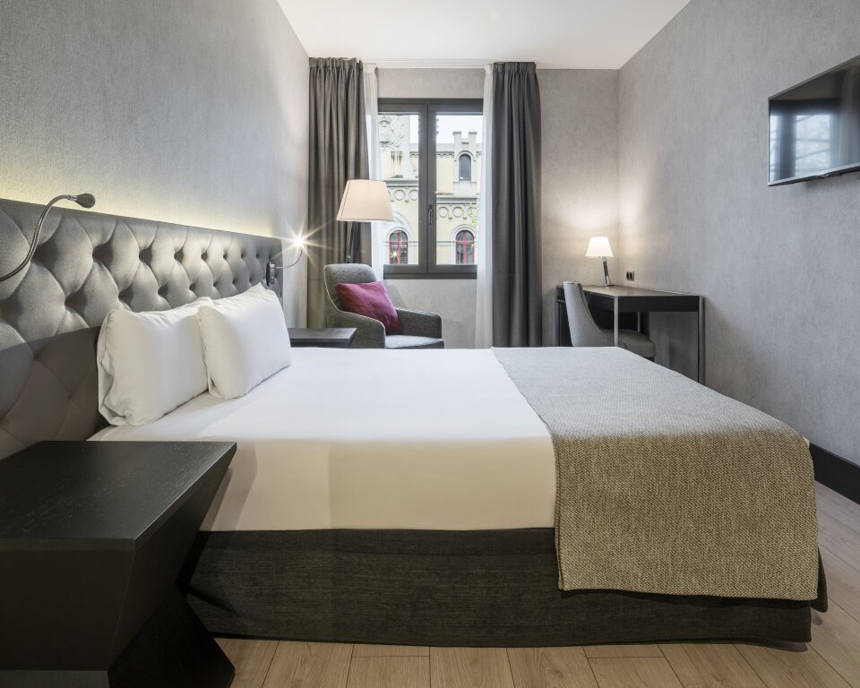 Hotel ILUNION Bel Art 7