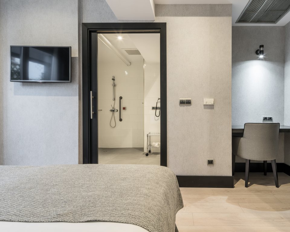 Hotel ILUNION Bel Art 9