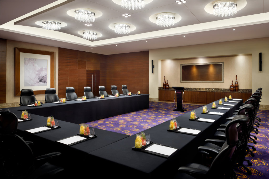 Movenpick Hotel Jumeirah Beach 14