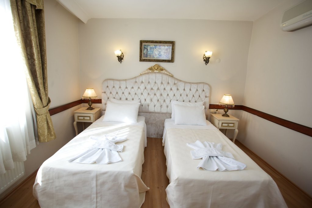 Adora Hotel 6