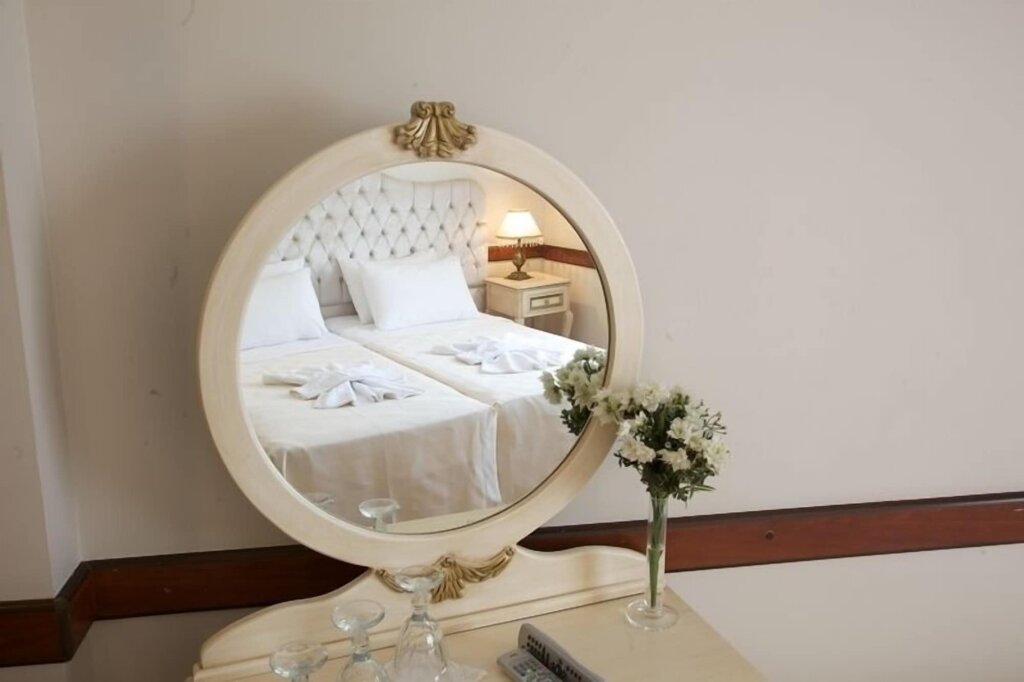 Adora Hotel 8