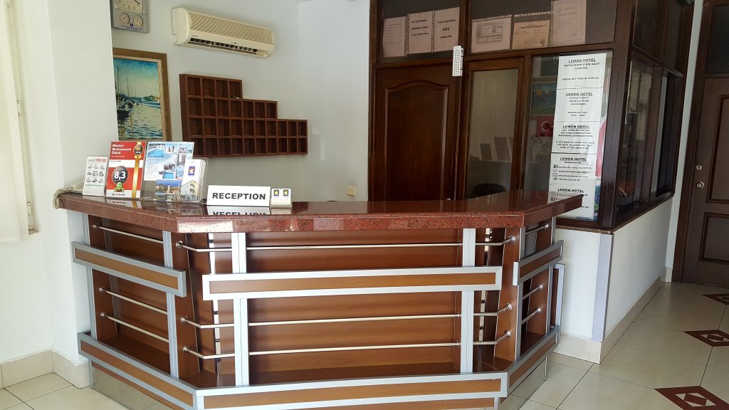 Lemon Hotel 1