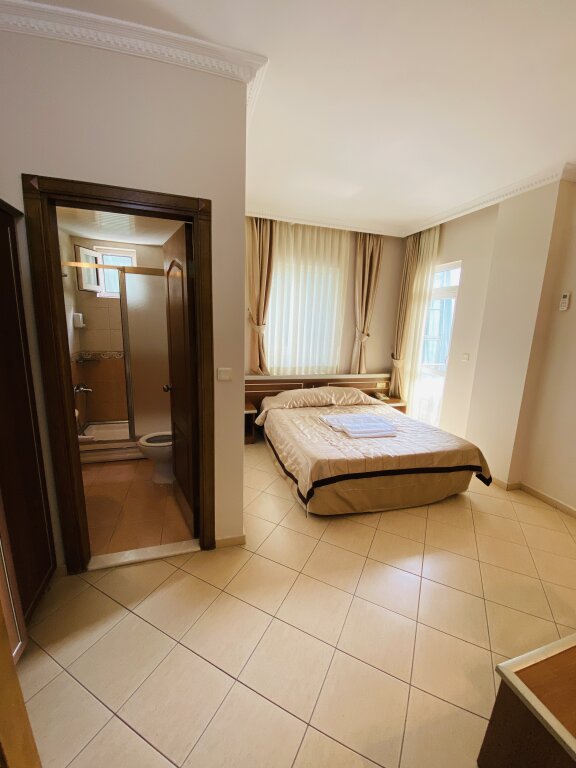 Lemon Hotel 10