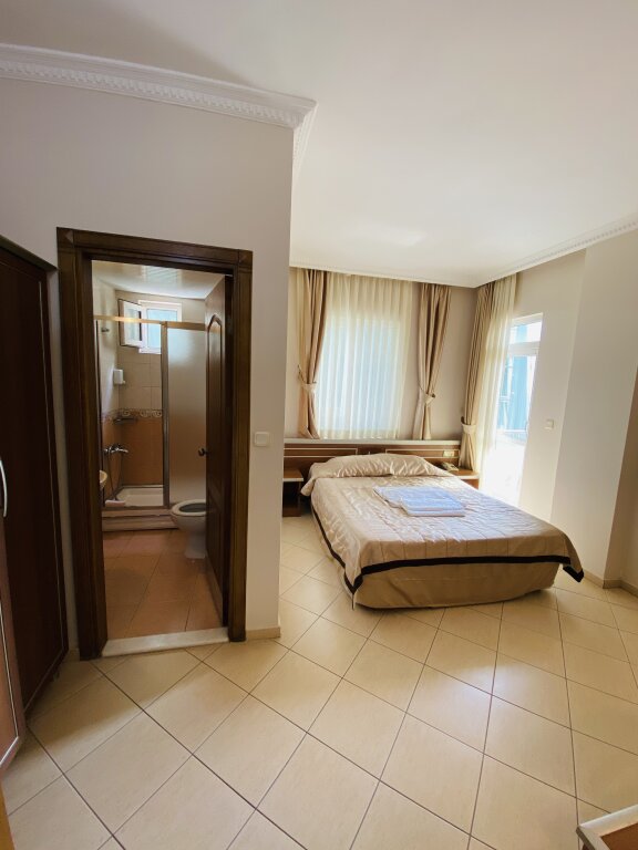 Lemon Hotel 11