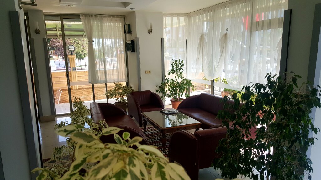 Lemon Hotel 18