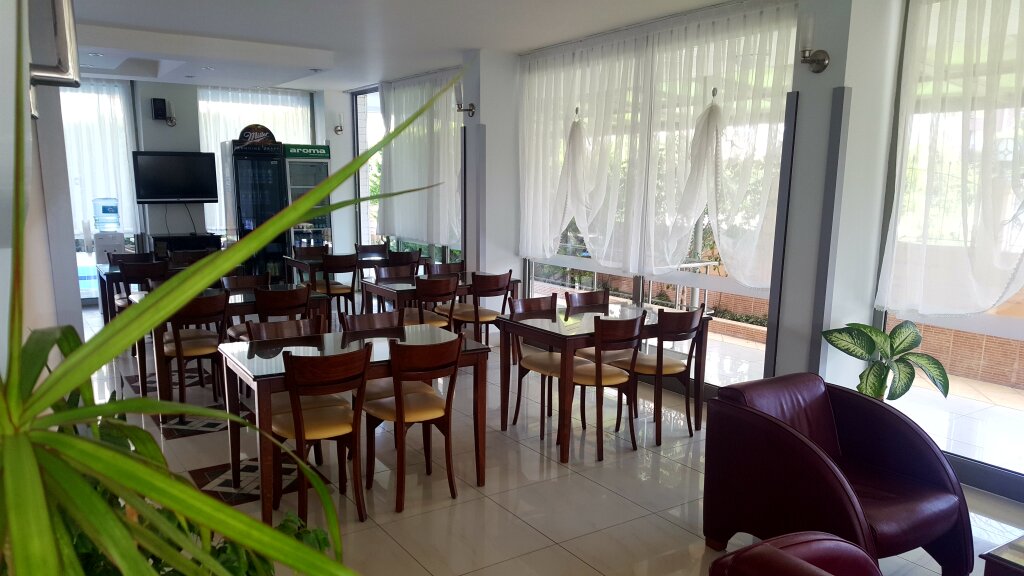 Lemon Hotel 19