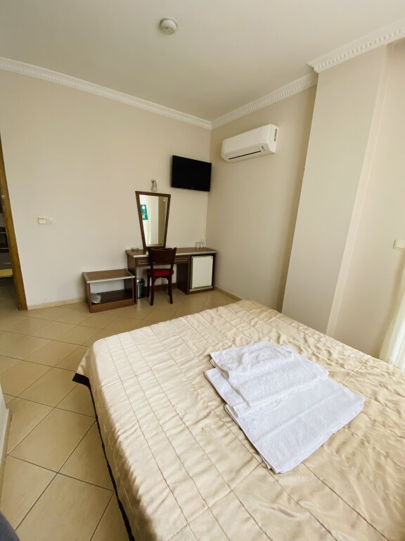 Lemon Hotel 3