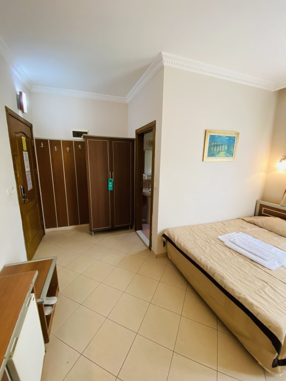 Lemon Hotel 6