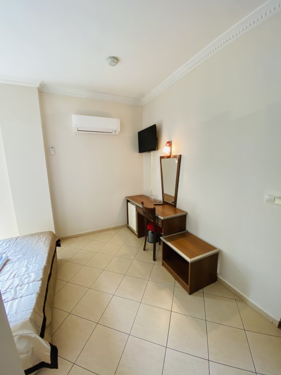 Lemon Hotel 9