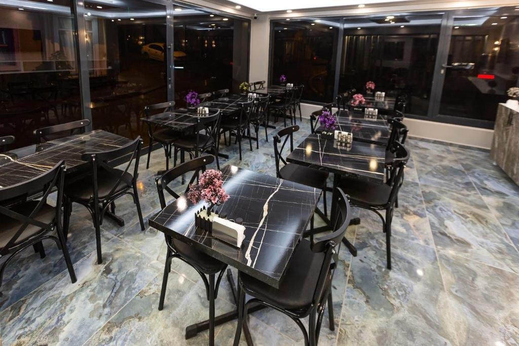 Ria Suites Hotel 14