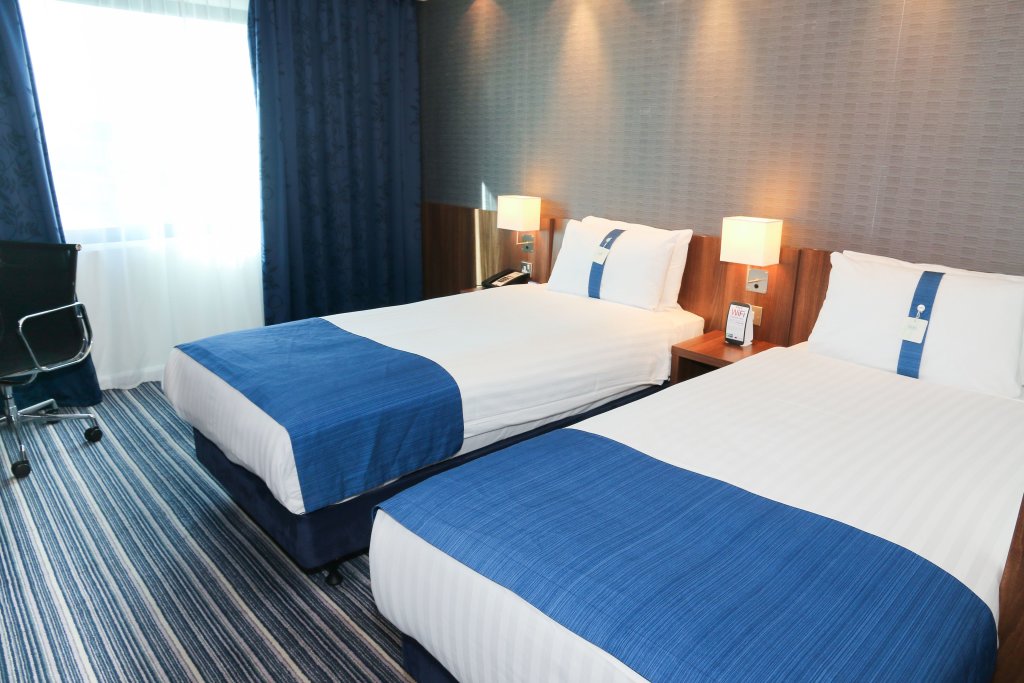 Holiday Inn Express London Heathrow T5, an IHG Hotel 2