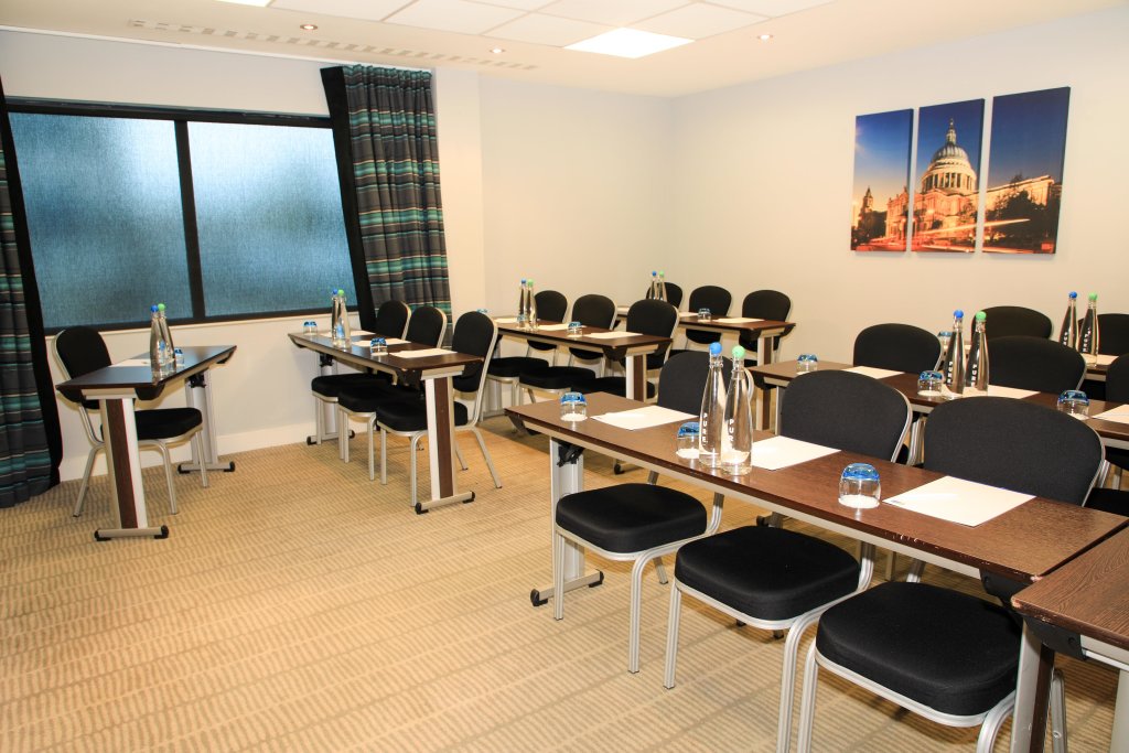 Holiday Inn Express London Heathrow T5, an IHG Hotel 22