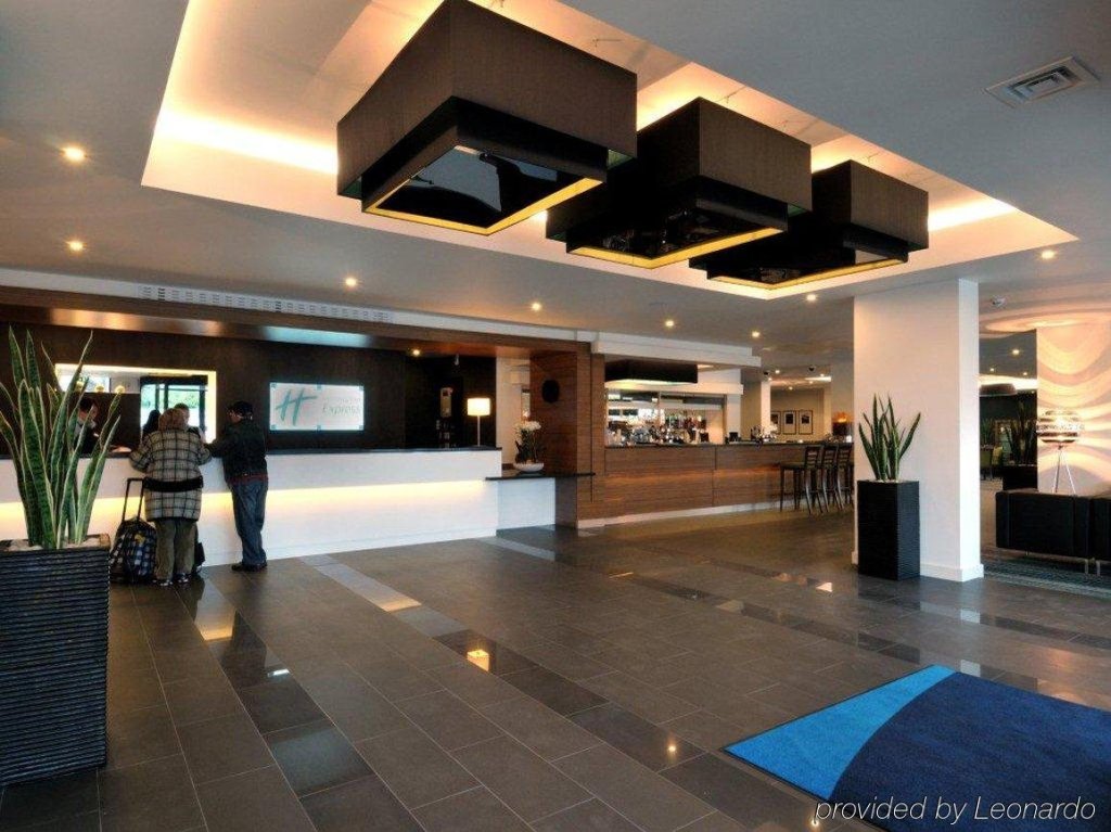 Holiday Inn Express London Heathrow T5, an IHG Hotel 4