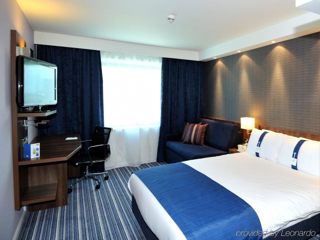 Holiday Inn Express London Heathrow T5, an IHG Hotel 5