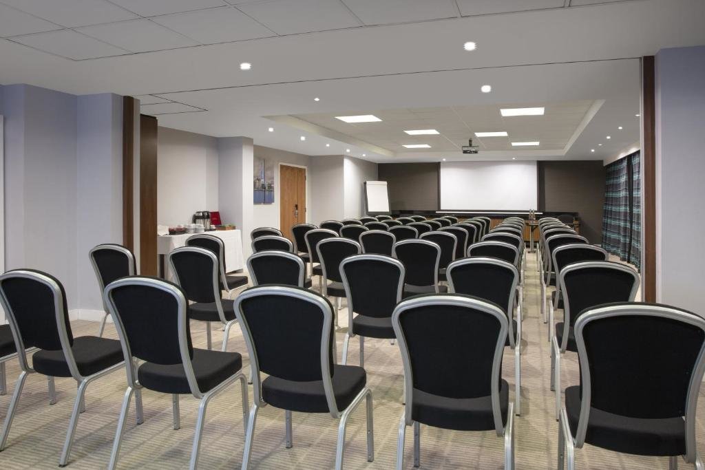 Holiday Inn Express London Heathrow T5, an IHG Hotel 9