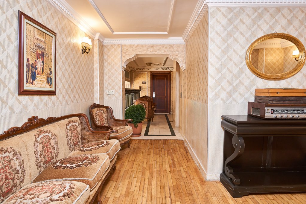 Amber Hotel - Special Class 12