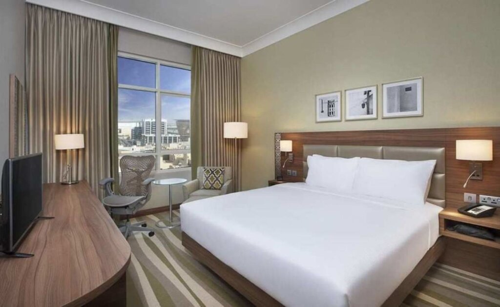 Hilton Garden Inn Dubai Al Muraqabat 9