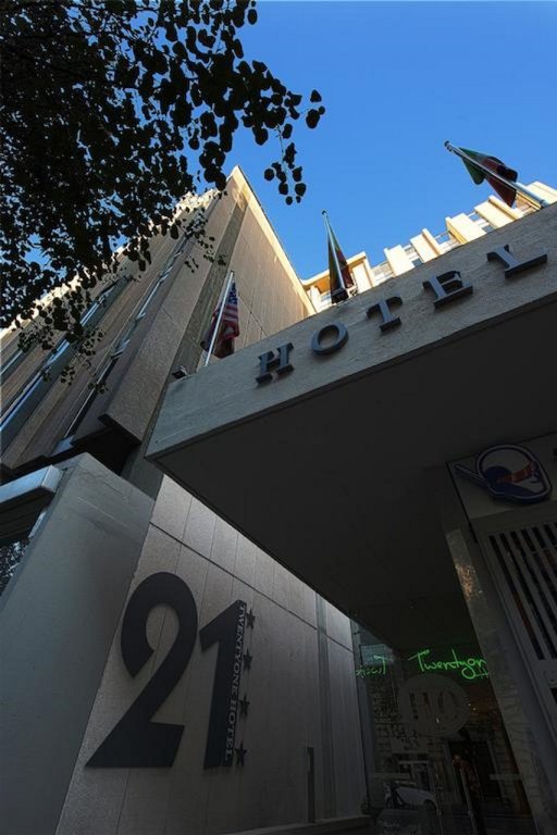Twentyone Hotel 1