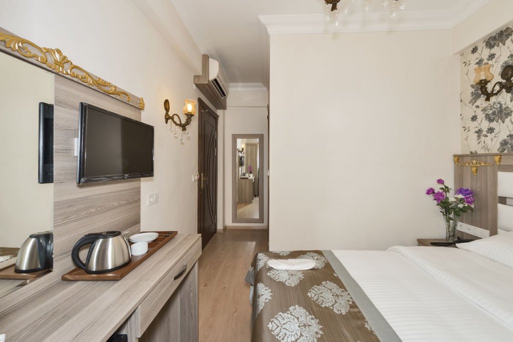 Raimond Hotel 1