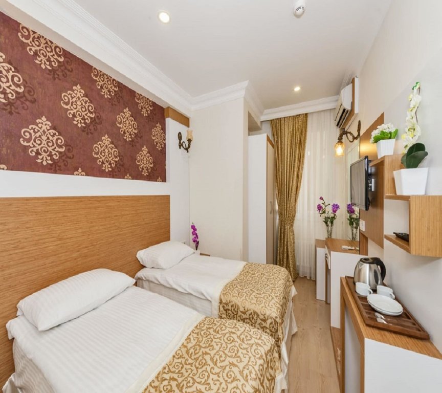 Raimond Hotel 13