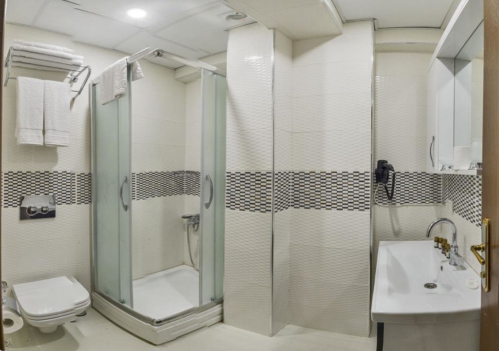 Raimond Hotel 18
