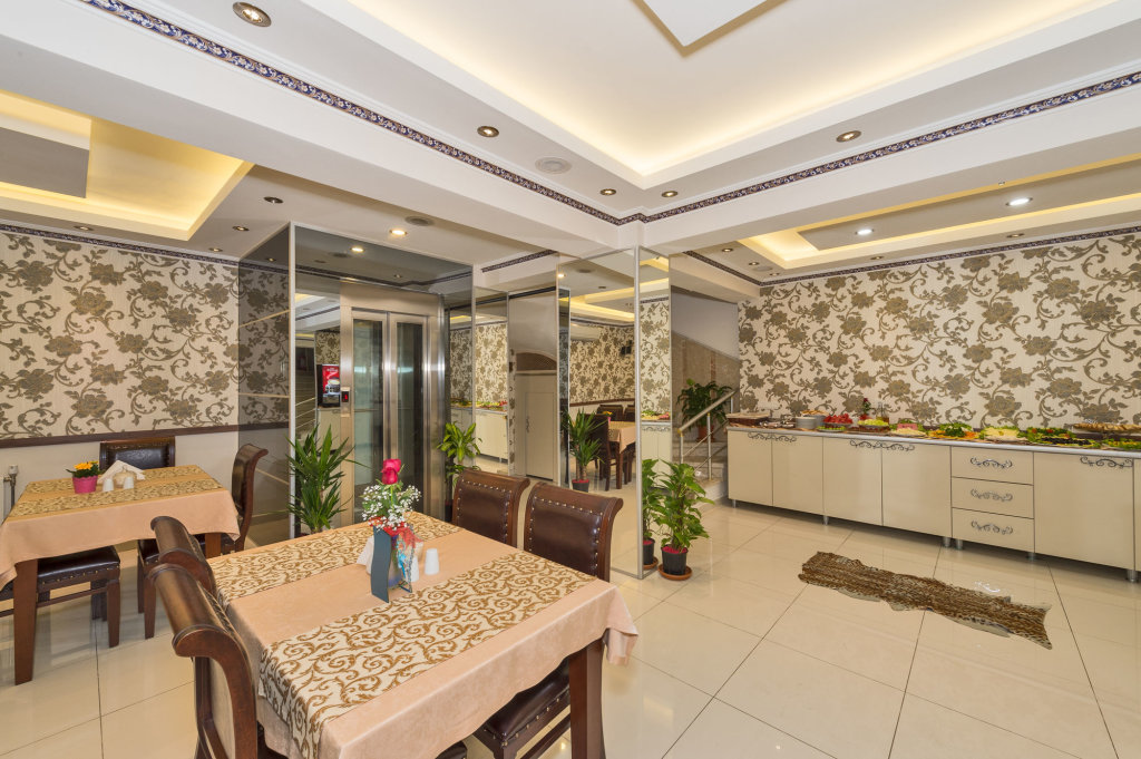 Raimond Hotel 3